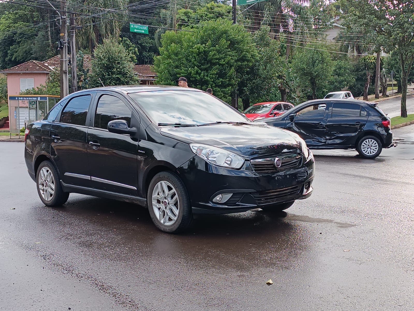 Veículos colidem no Centro de Pinhalzinho 