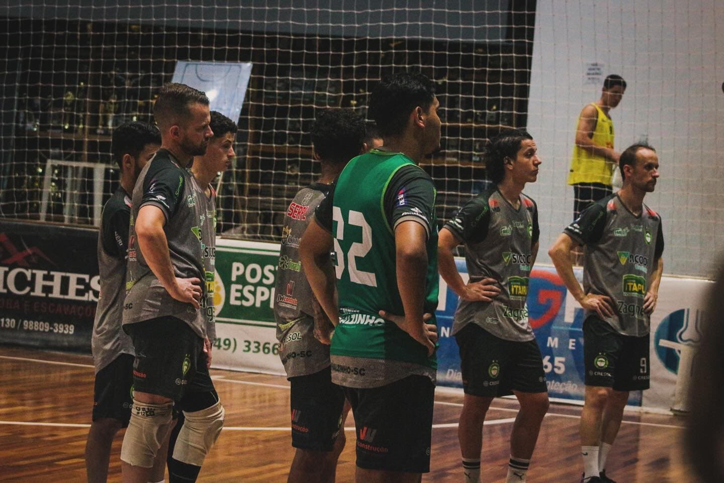 Equipe vem treinando em dois períodos (Foto: Raquel Cristine)