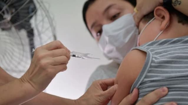 A primeira dose da vacina está agendada para o dia 9 de dezembro (Foto: Foto: BBC/GETTY IMAGES)