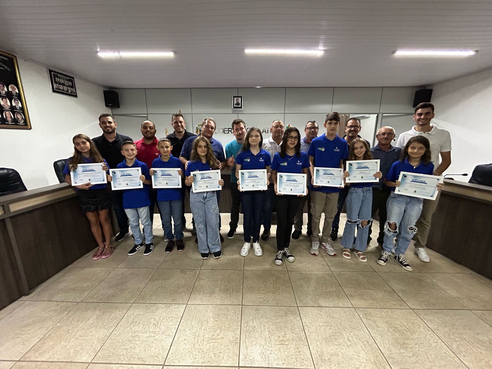 Vereadores Mirins de Águas Frias são empossados  (Foto: Gilmar Bortese)