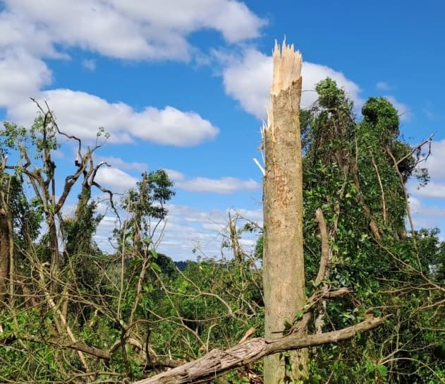 Tornado atinge Cunha Porã e ‘torceu’ o que vinha pela frente