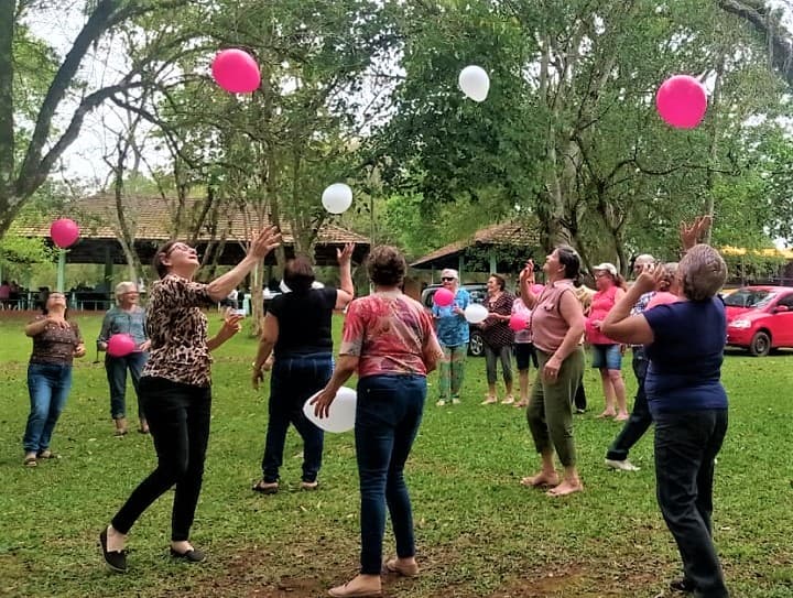 Atividades ao ar livre com o grupo de idosos Alegria de Viver é realizado (Foto: Nilse Solivo)