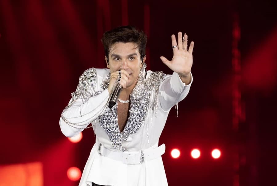 Artista está lançando várias músicas de destaque (Foto: Redes Sociais)