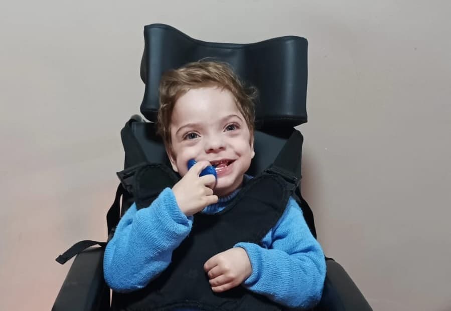 Menino nasce prematuro e enfrenta mais de 10 cirurgias