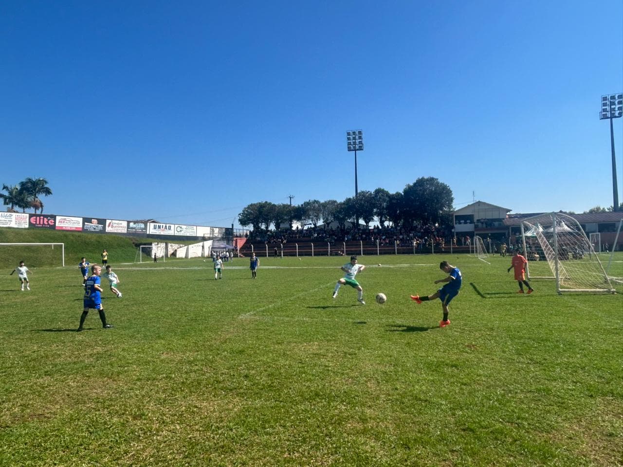 Festival Sub-7 e Sub-9 reúne atletas de sete municípios em Pinhalzinho
