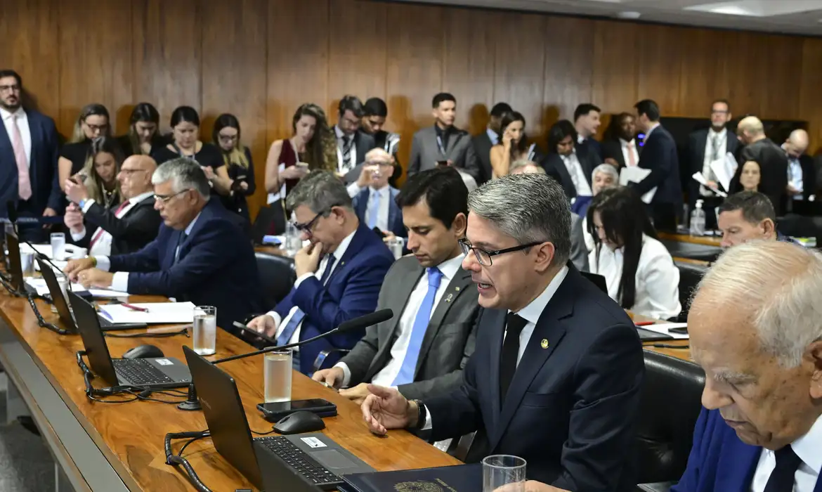 Senado rejeita “PEC da Blindagem” por unanimidade na CCJ