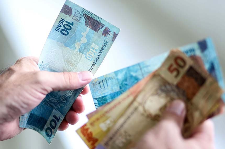 A medida vale tanto para quem paga Imposto de Renda retido na fonte quanto para quem usa o carnê-leão  Fonte: Agência Senado (Foto: Gilson Abreu/AEN  Fonte: Agência Senado)