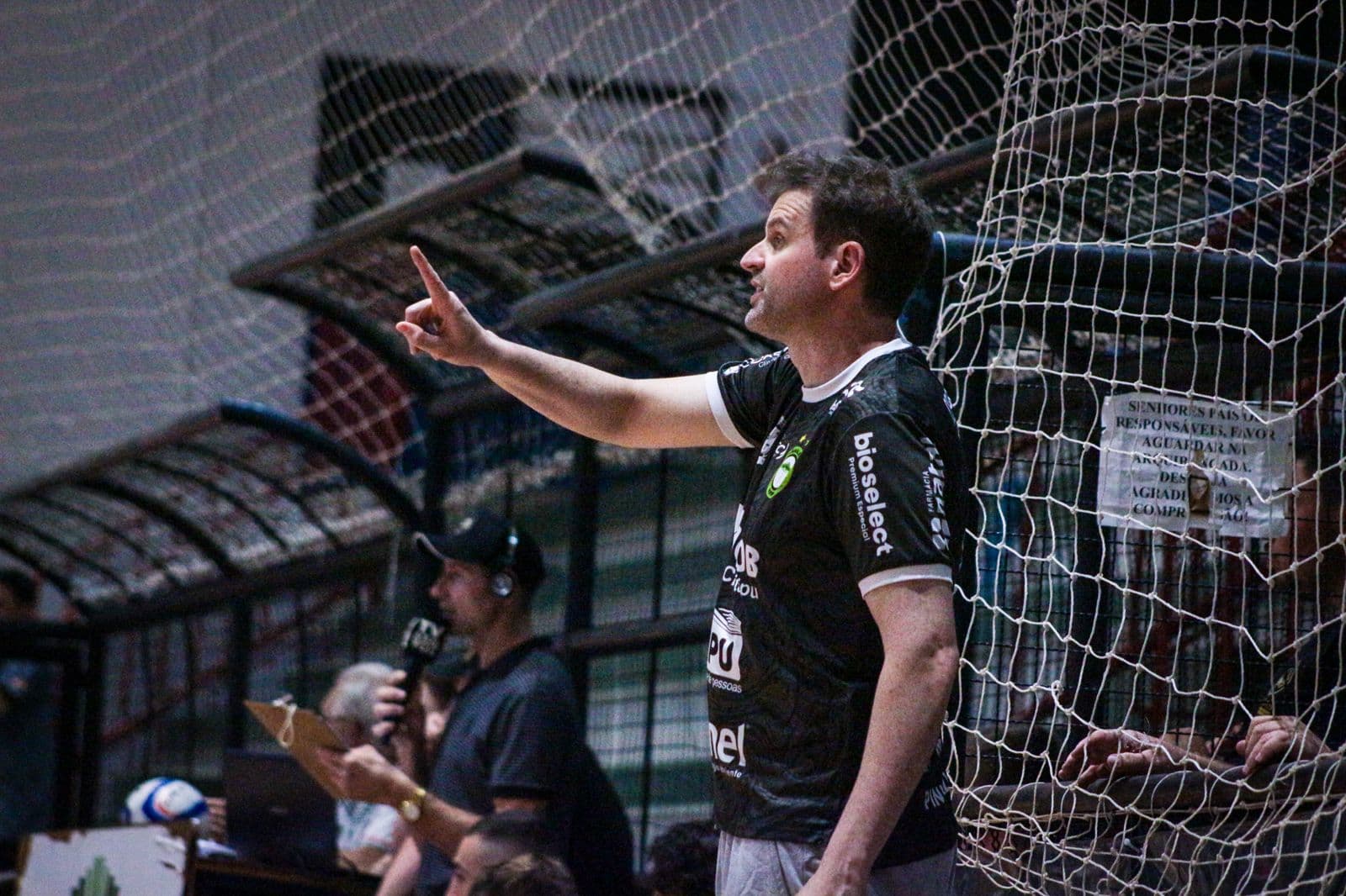 Lewis deve continuar como treinador da Pinhalense Futsal