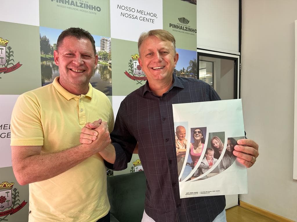 Massocco visita Pinhalzinho e se compromete em ajudar município com obras