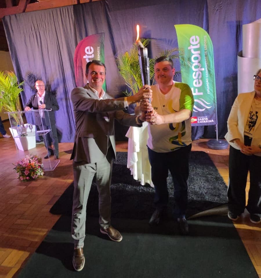 Fogo Simbólico dos Jasc é aceso em Brusque e inicia trajeto rumo a Chapecó