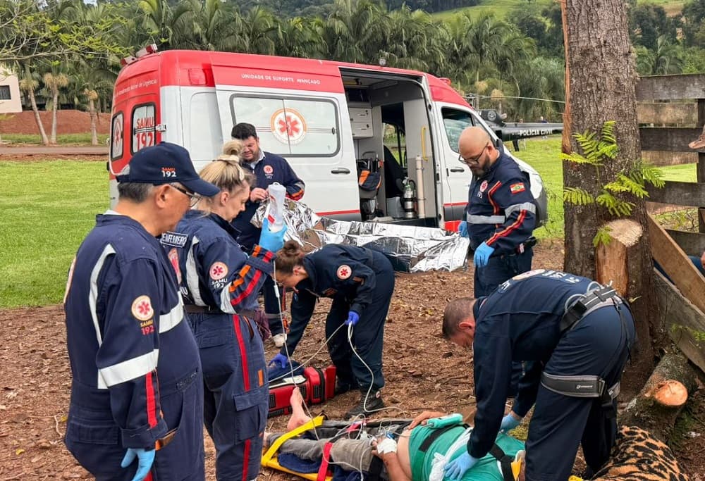 Homem precisou ser transportado de helicóptero (Foto: Divulgação)