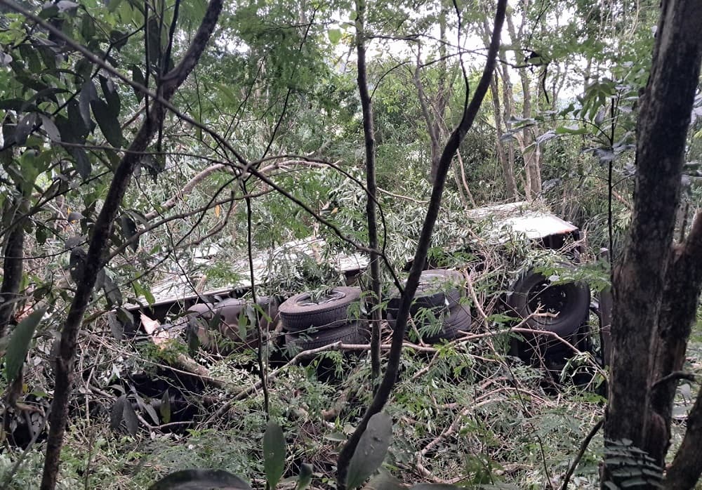 Cenário de destruição no local do acidente (Foto: Divulgação)