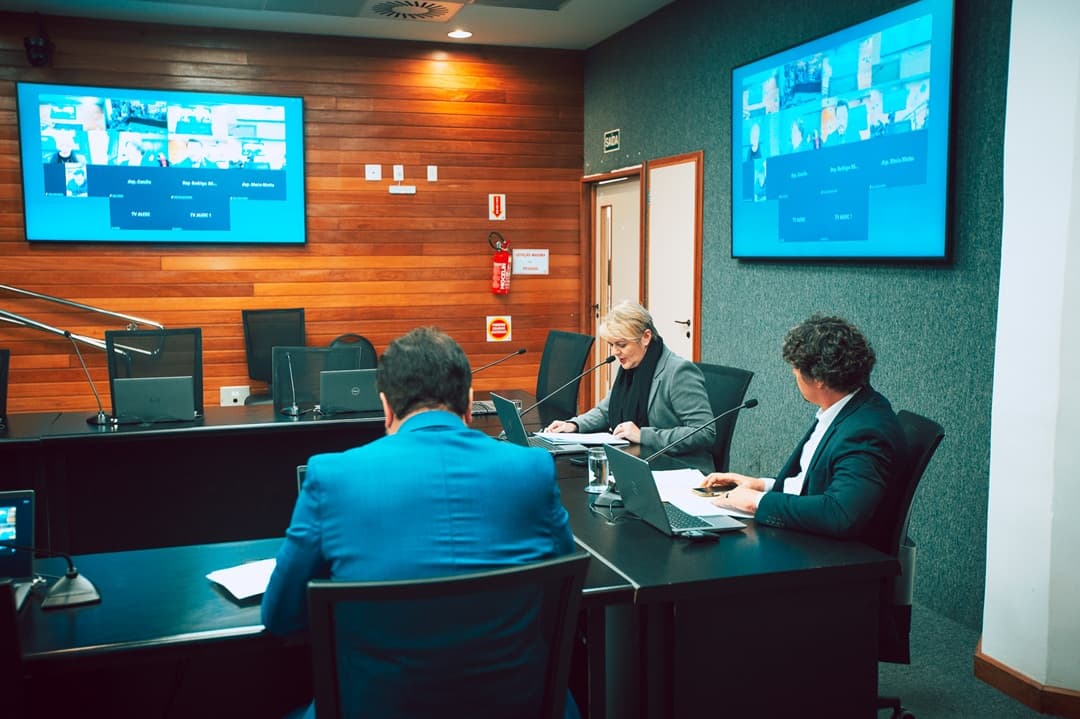 Alesc avança em projetos que tratam da proteção infantil e da segurança digital nas escolas