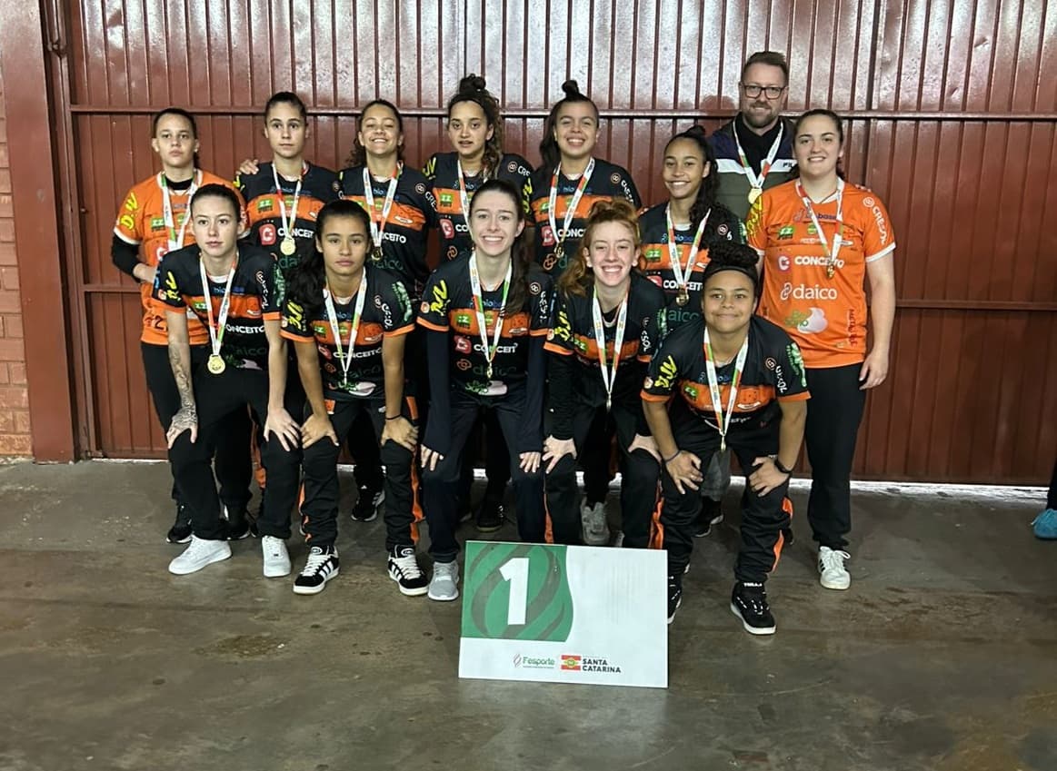 Meninas conquistaram o título da seletiva do Jesc (Foto: Ascom)