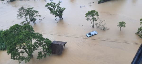 Forte temporal atinge cidades de SC (Foto: Corpo de Bombeiros )