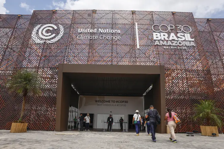 Lula abre COP30 com apelo por transição justa e governança global contra colapso climático