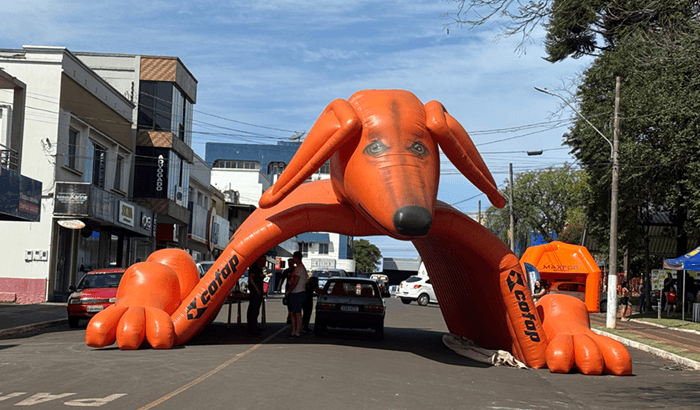Oficina ao céu aberto movimenta comunidade