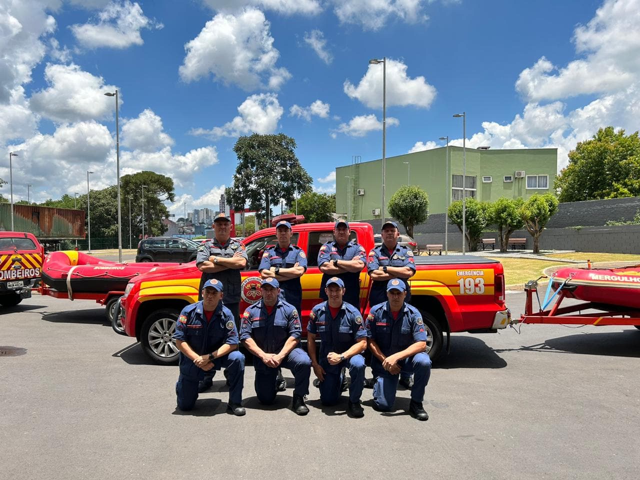 Cabos Cléber e Djonka e o soldado Adriano estão se deslocando para o litoral catarinense  (Foto: Bombeiros SC)