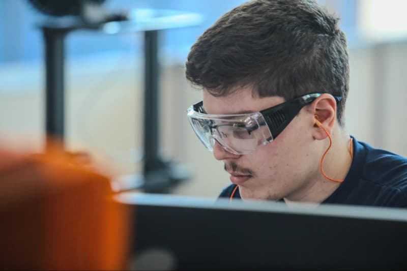 Quase metade dos jovens brasileiros tem interesse em trabalhar na indústria (Foto: JP Rodrigues/SENAI)