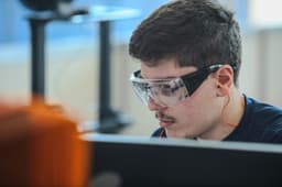 Quase metade dos jovens brasileiros tem interesse em trabalhar na indústria (Foto: JP Rodrigues/SENAI)