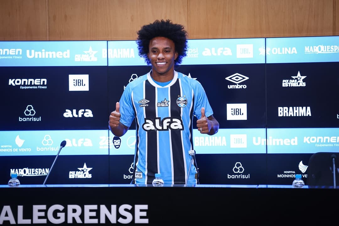 Meia de Copas do Mundo chega ao Grêmio e pode estrear no Gre-Nal