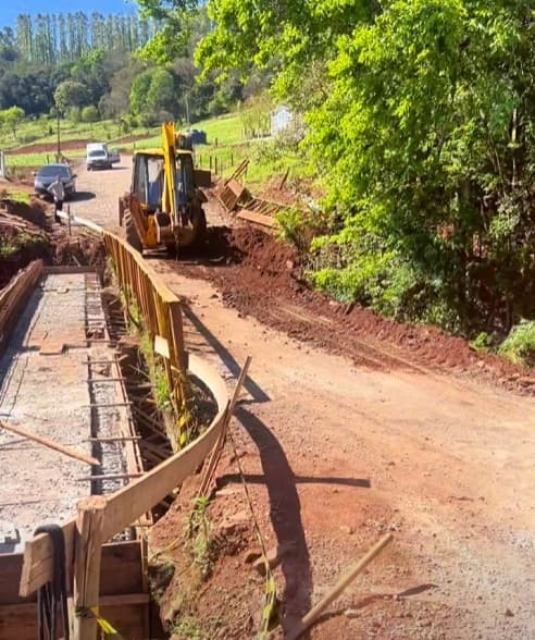 Prefeitura alerta sobre estreitamento de ponte em obra na Linha Barra do Camboim