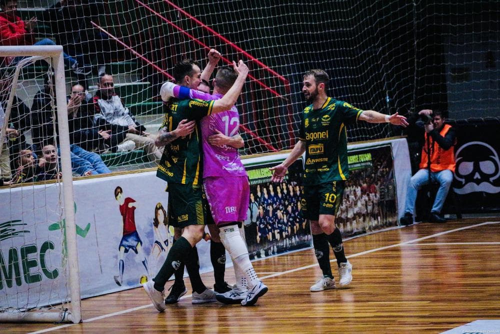 Pinhalense Futsal Zagonel volta a vencer diante da torcida 