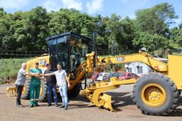 Pinhalzinho investe R$ 1,1 milhão na aquisição de patrola para ampliar qualidade dos serviços (Foto: Ascom)