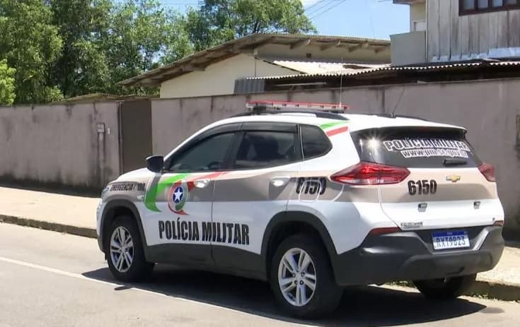 Moradora leva golpes de panela de ferro em discussão