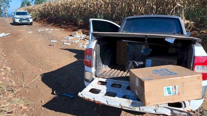 Objetos voaram em estrada de terra e plantação (Foto: Polícia Militar)