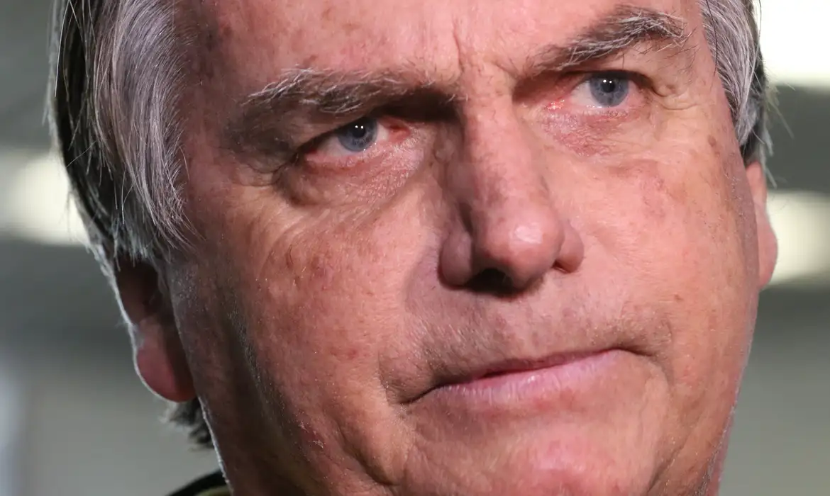Supremo define pena de 27 anos para Bolsonaro por tentativa de golpe de Estado