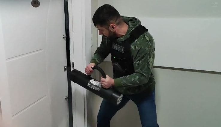 Polícia investiga quadrilha especializada em adulteração de caminhonetes luxosas