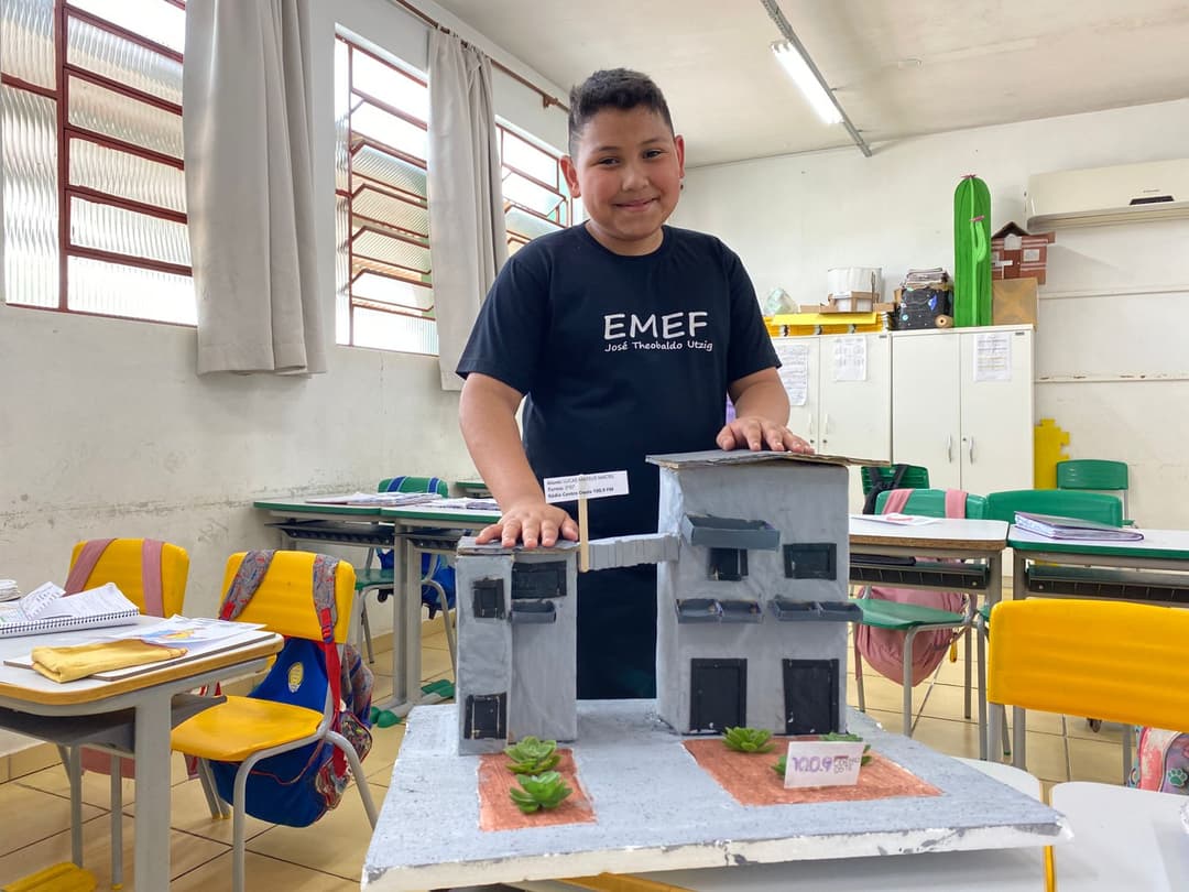 Rádio Centro Oeste ganha forma nas mãos de estudante