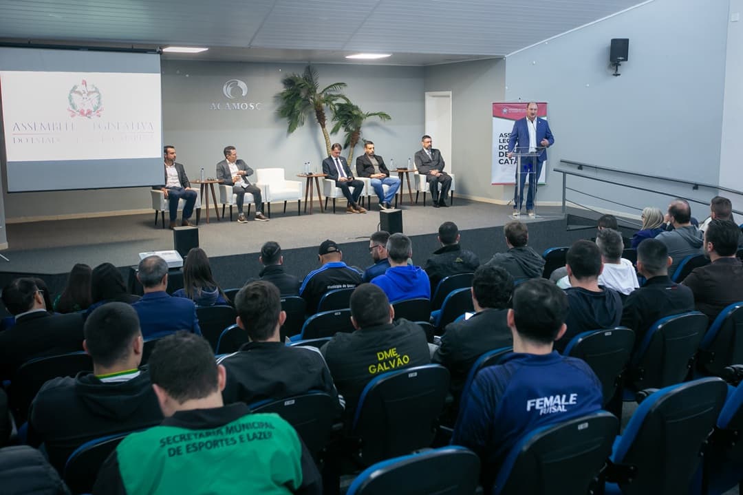 Audiência em Chapecó discute presença de atletas de fora em competições da Fesporte