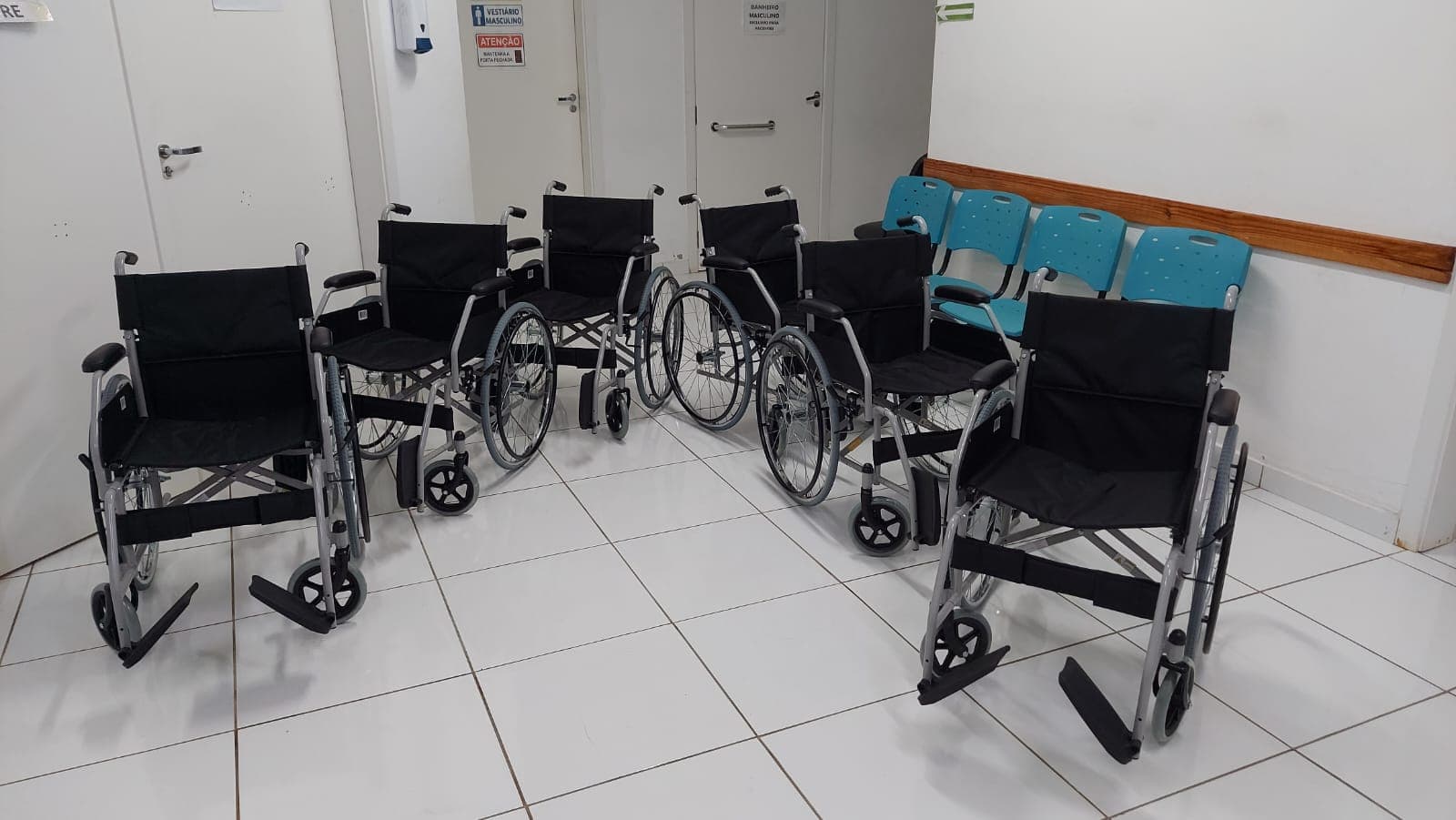 Novas cadeiras de rodas estão a disposição dos pacientes  (Foto: Divulgação)