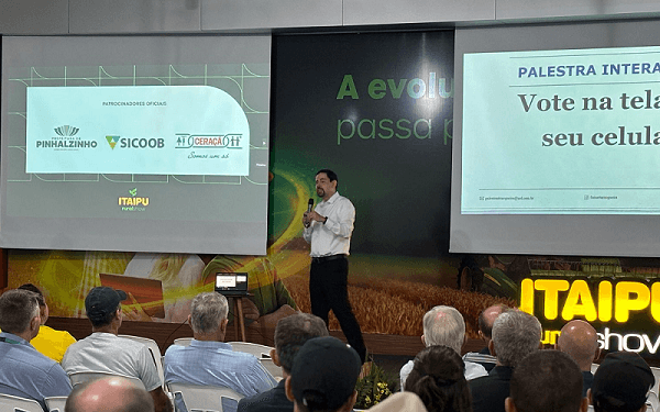 Economista com curso na Califórnia abre palestras para visitantes