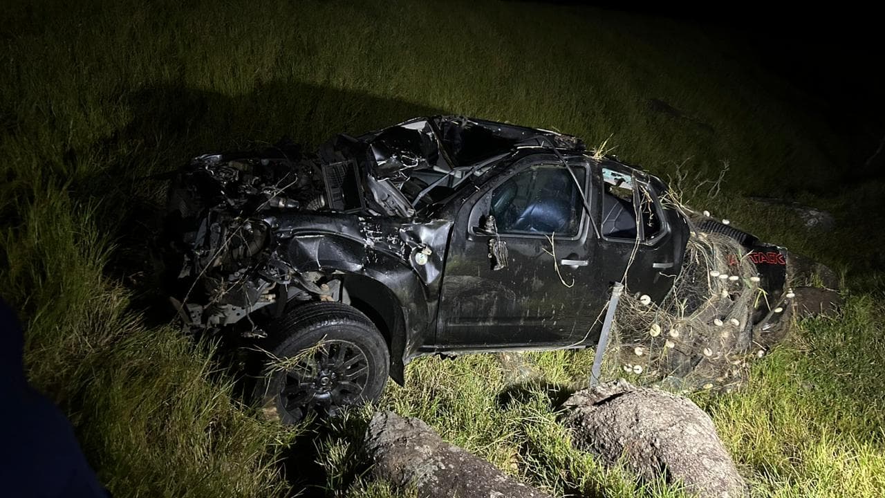 Utilitário desceu ribanceira de 50 metros (Foto: Polícia Militar Rodoviária)