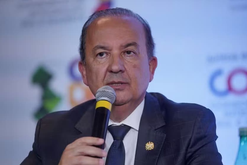 Moraes manda governador de SC depor à PF após fala sobre Bolsonaro e Valdemar