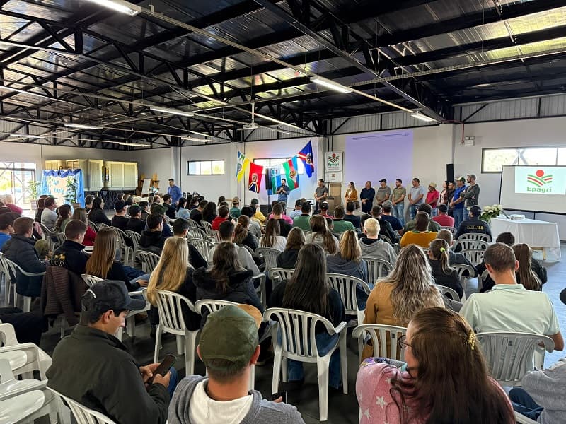 Produtores se reúnem em Sul Brasil para debater futuro da bovinocultura de leite