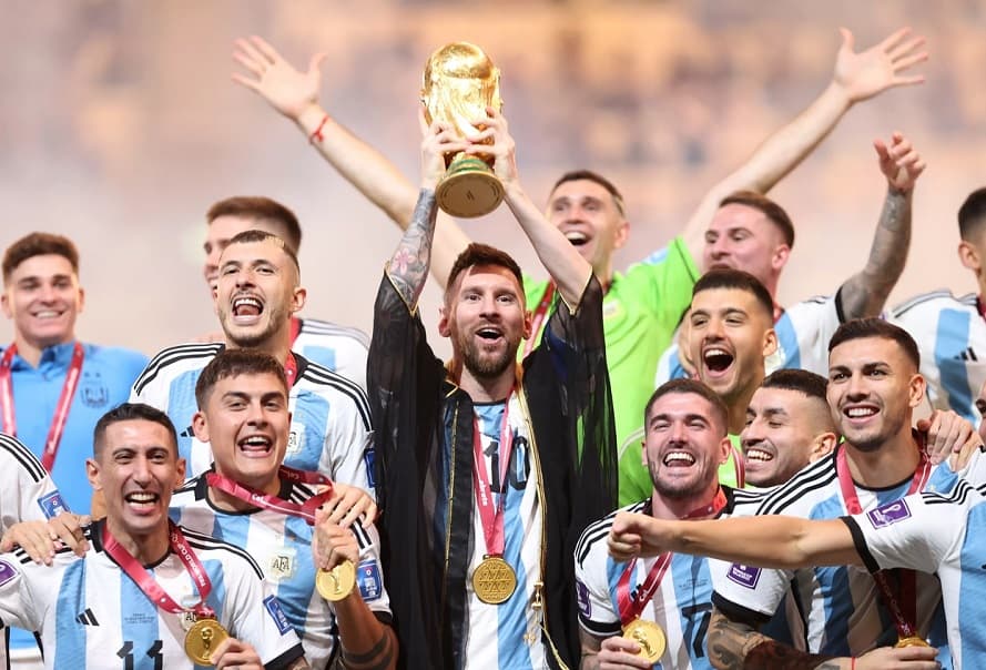 Argentina conquista tricampeonato mundial e consagra Messi