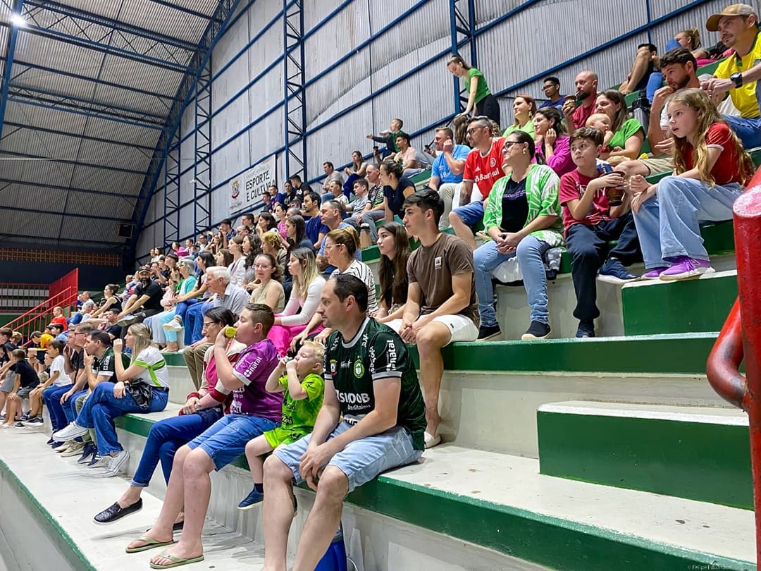 Equipes de Pinhalzinho se reúnem para criar torcida organizada