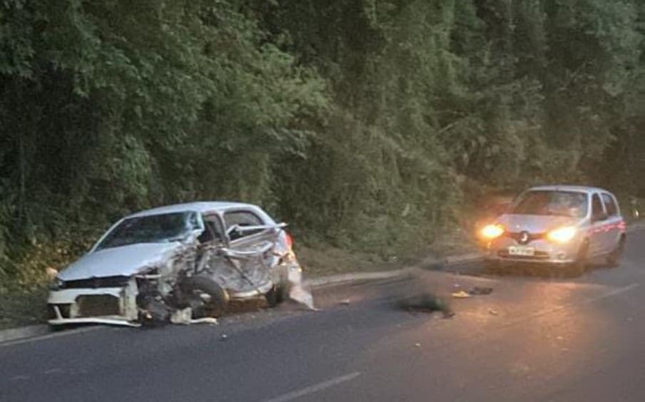 Mulher é ejetada para fora do veículo após acidente na BR-282 (Foto: Divulgação )
