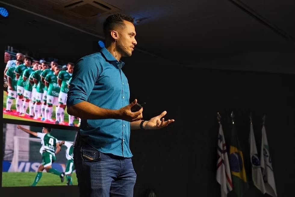 Neto, sobrevivente da tragédia da Chapecoense, estará em Nova Itaberaba para palestra sobre superação e família