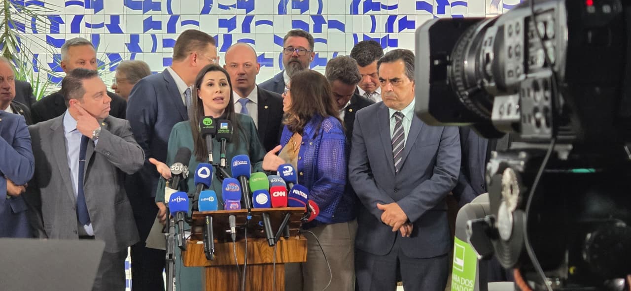 De volta ao jogo para vaga no Senado: Carol De Toni ganha força com a família Bolsonaro