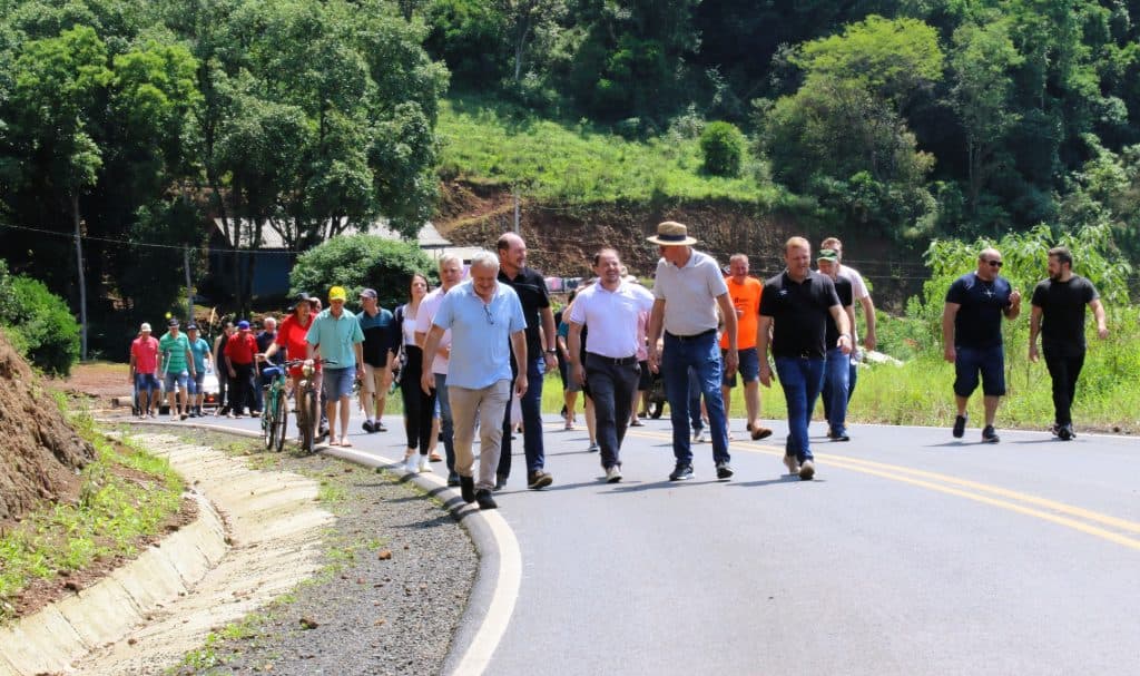 Asfalto na Linha Maípu é inaugurado em Saudades (Foto: Ascom)