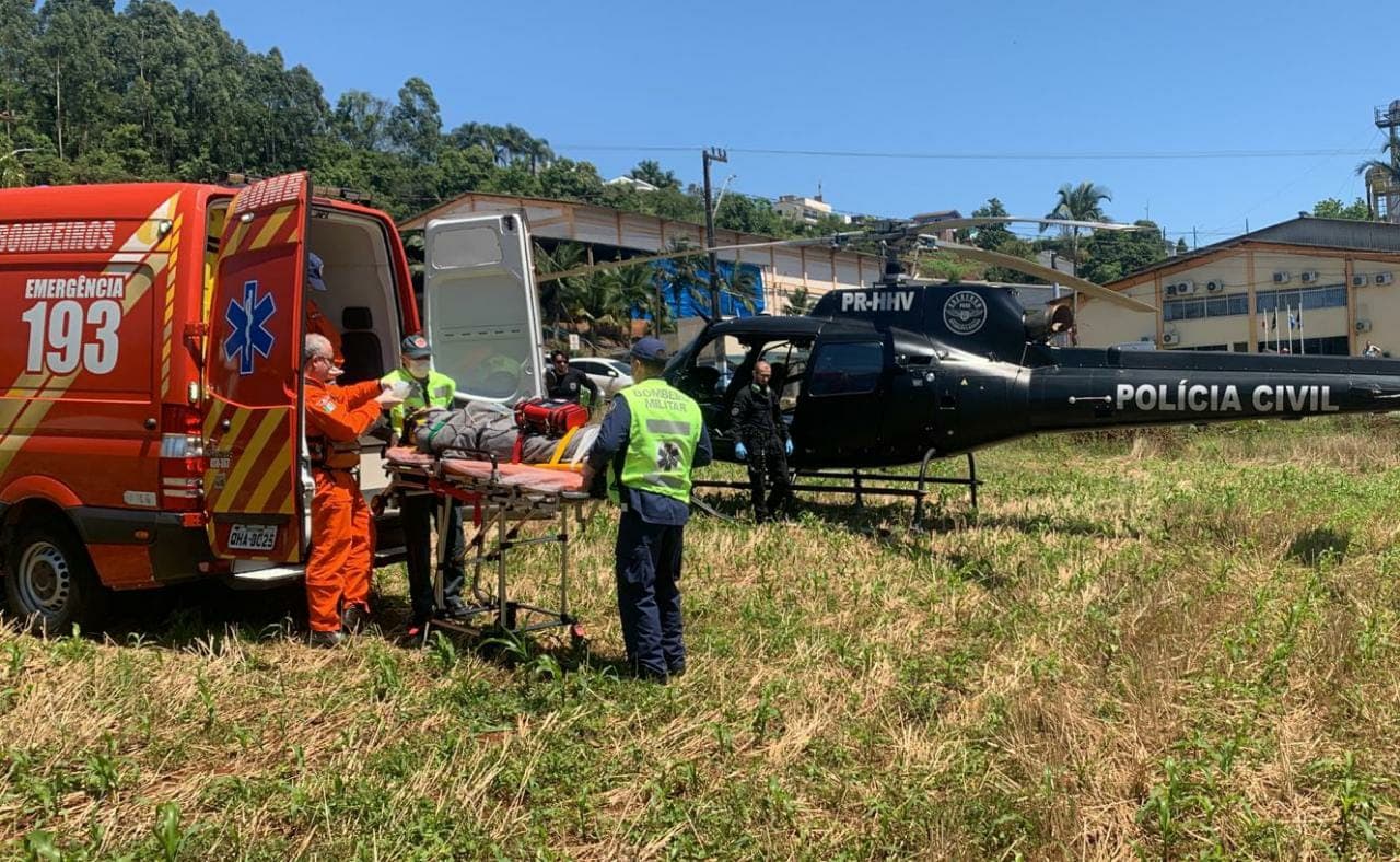 Equipes atenderam queda de altura (Foto: Serviço Aeromédico)