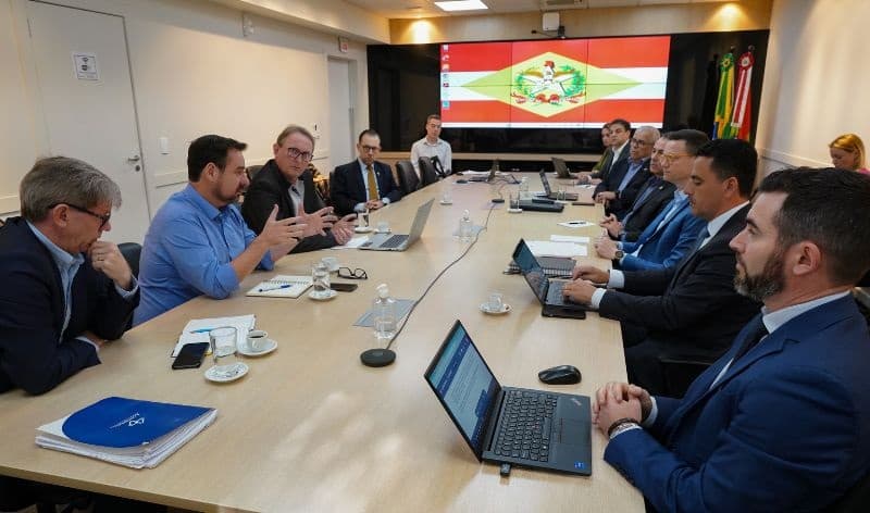 Reunião entre dirigentes da Associação de Mantenedoras Particulares de Educação Superior de Santa Catarina (AMPESC) junto a secretários de Estado (Foto: Divulgação )