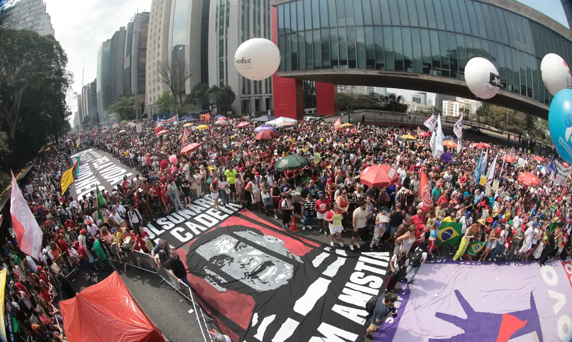 Protestos contra anistia e PEC da Blindagem mobilizam milhares em todo o Brasil