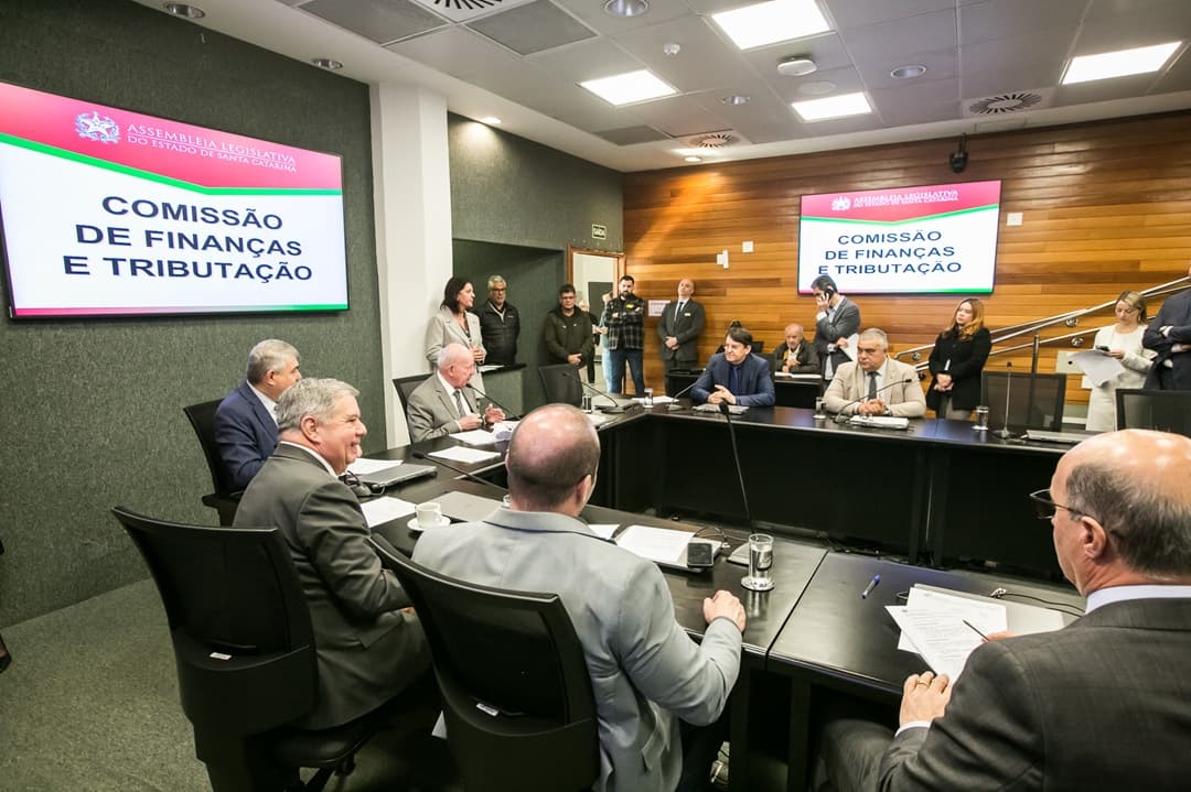 A Comissão de Finanças é presidida pelo deputado Marcos Vieira (Foto: Jeferson Baldo/Agência AL)