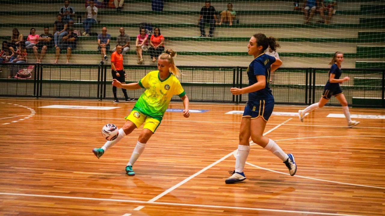 Equipes fizeram a primeira partida na competição (Foto: Felipe Eduardo Zamboni)